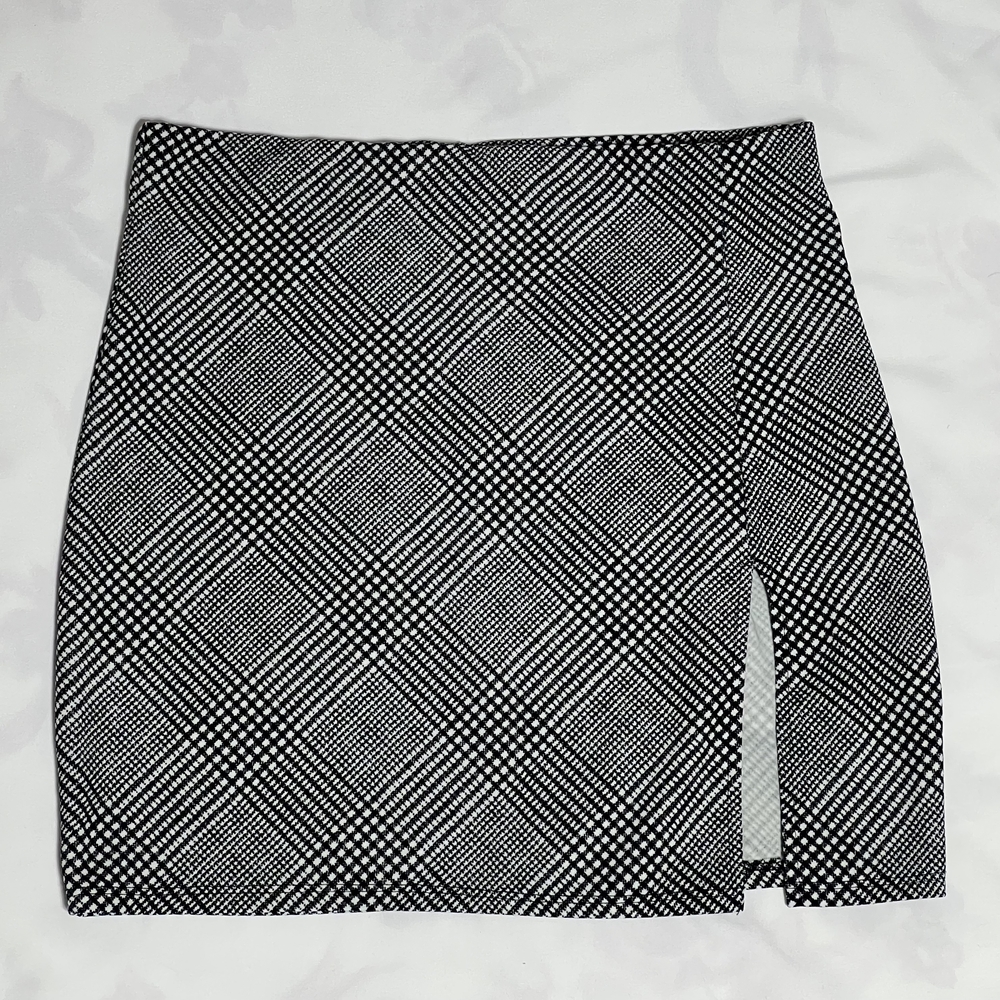 Better Be Black White Plaid Mini Skirt High Waisted Front Slit Size L S1386